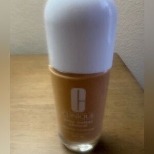 Clinique Even Better Foundation - light medium warm